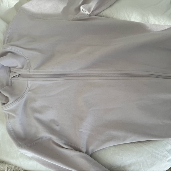 Gently worn TNAction BUTTER cropped limit zip up - Picture 4 of 6